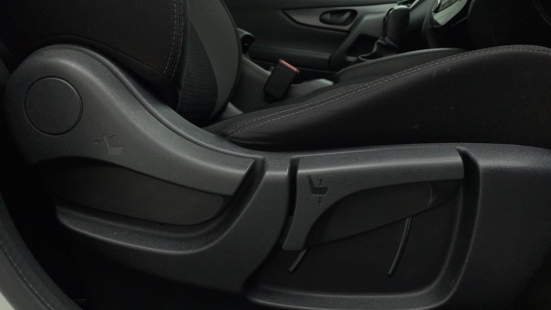 2018 Nissan Qashqai St, Automatic, 108786 km, Drivers Side Adjustment Panel
