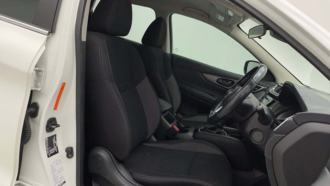 2018 Nissan Qashqai St, Automatic, 108786 km, Right Side Front Door Cabin View