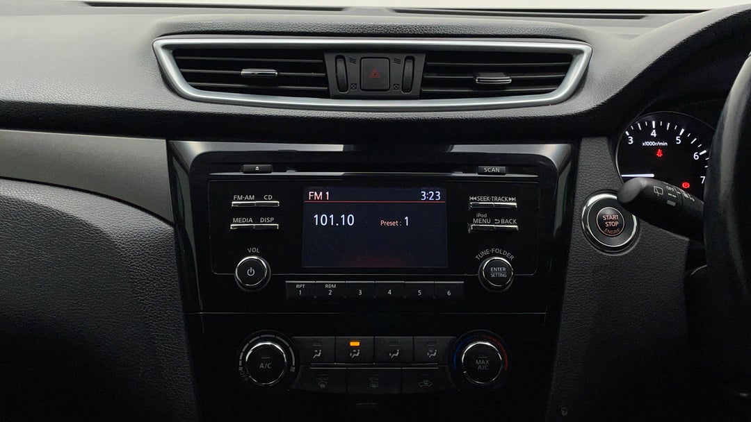 2018 Nissan Qashqai St, Automatic, 108786 km, Center Console