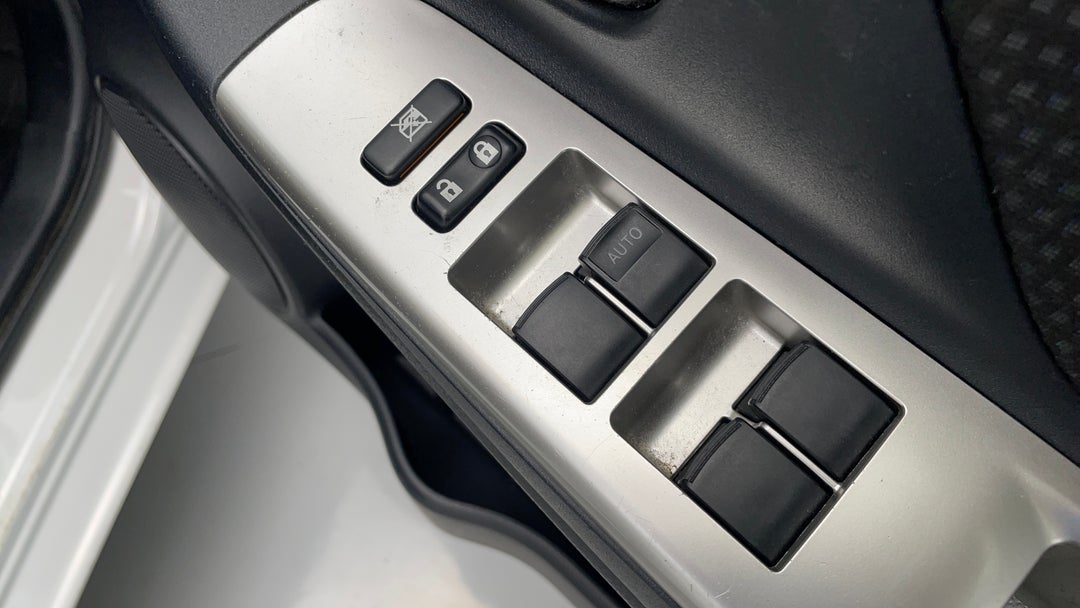 2016 Toyota Yaris Ascent, Automatic, 71314 km, Drivers Side Door Panel Controls