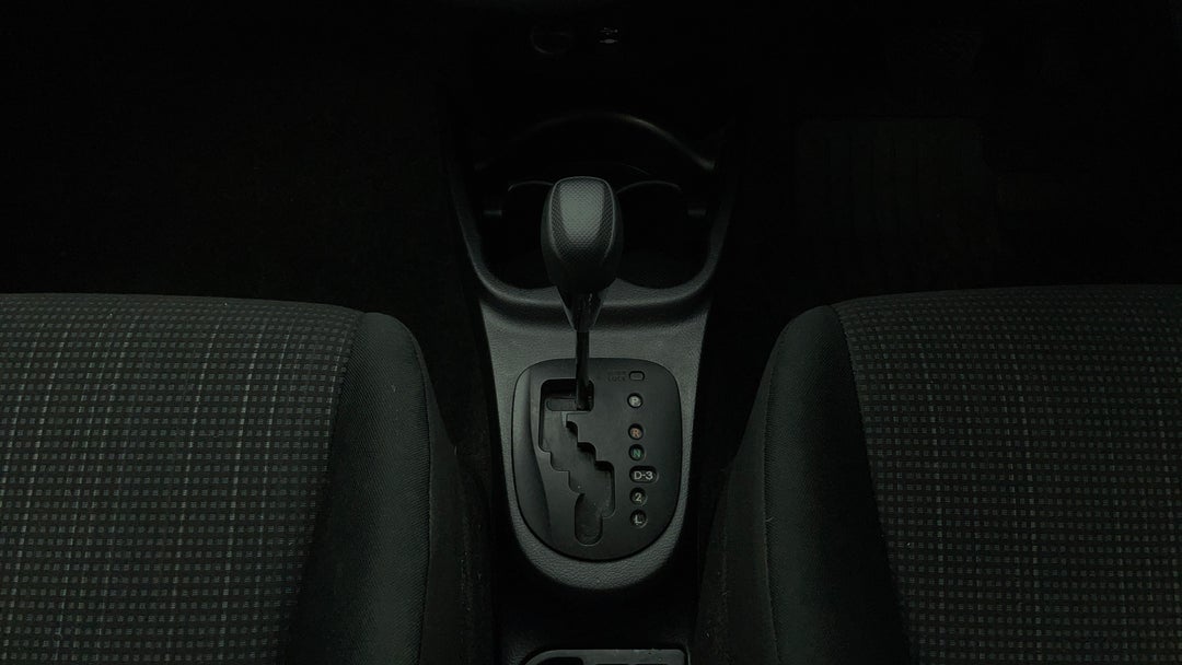 2016 Toyota Yaris Ascent, Automatic, 71314 km, Gear Lever 