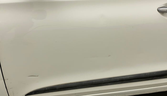 2017 Hyundai Elite i20 ASTA 1.2 (O), Petrol, Manual, 80,478 km, Front passenger door - Minor scratches