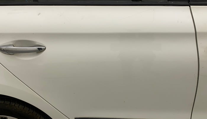 2017 Hyundai Elite i20 ASTA 1.2 (O), Petrol, Manual, 80,478 km, Right rear door - Slightly dented