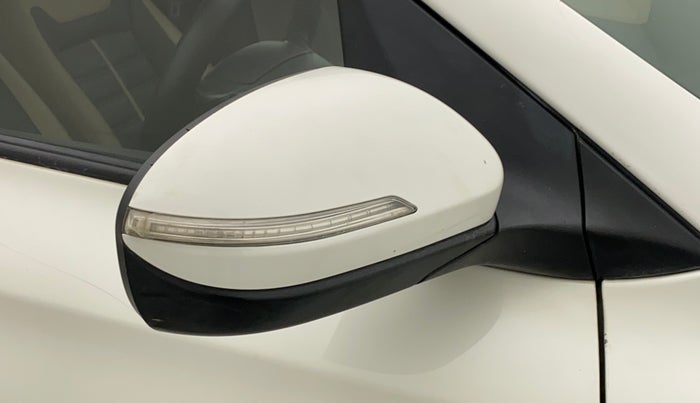 2017 Hyundai Elite i20 ASTA 1.2 (O), Petrol, Manual, 80,478 km, Right rear-view mirror - Indicator light has minor damage