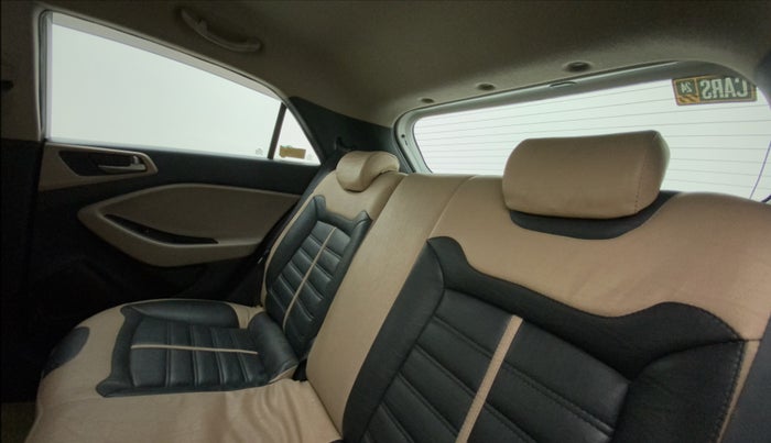 2017 Hyundai Elite i20 ASTA 1.2 (O), Petrol, Manual, 80,478 km, Right Side Rear Door Cabin