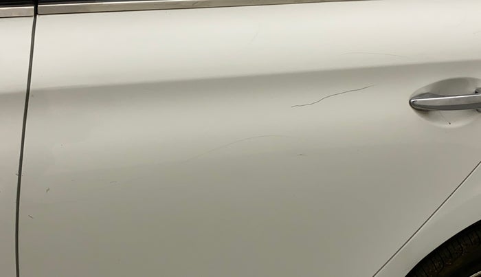 2017 Hyundai Elite i20 ASTA 1.2 (O), Petrol, Manual, 80,478 km, Rear left door - Minor scratches