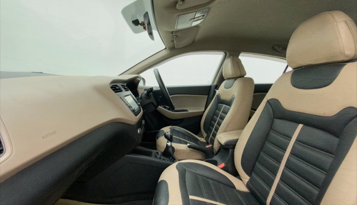 2017 Hyundai Elite i20 ASTA 1.2 (O), Petrol, Manual, 80,478 km, Right Side Front Door Cabin