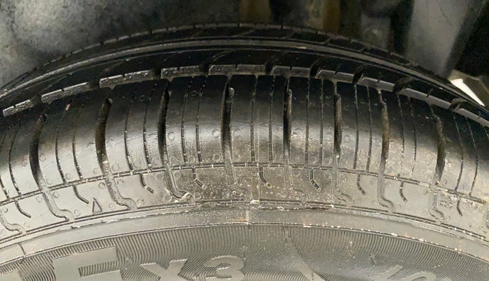 2015 Maruti Swift Dzire VXI, Petrol, Manual, 69,933 km, Left Rear Tyre Tread