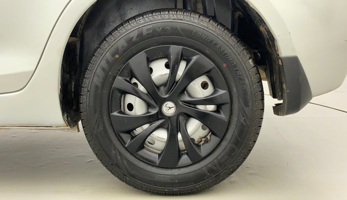 2015 Maruti Swift Dzire VXI, Petrol, Manual, 69,933 km, Left Rear Wheel