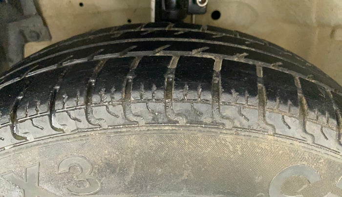 2015 Maruti Swift Dzire VXI, Petrol, Manual, 69,933 km, Left Front Tyre Tread