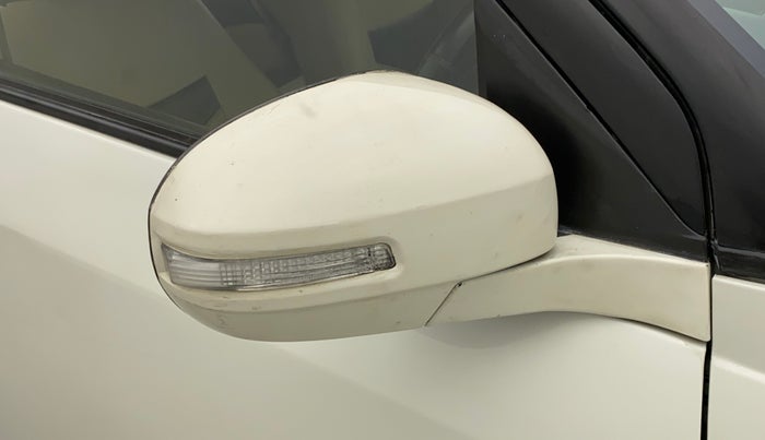 2015 Maruti Swift Dzire VXI, Petrol, Manual, 69,933 km, Right rear-view mirror - Indicator light not working