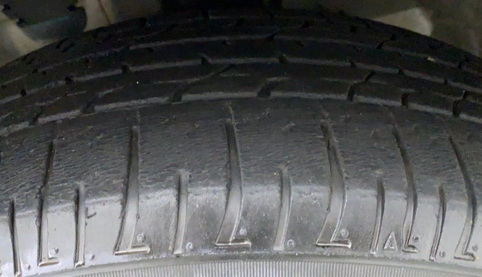 2015 Hyundai Creta 1.6 SX PLUS PETROL, Petrol, Manual, 60,253 km, Left Front Tyre Tread