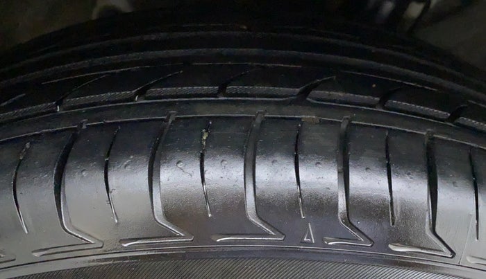 2015 Hyundai Creta 1.6 SX PLUS PETROL, Petrol, Manual, 60,253 km, Right Rear Tyre Tread