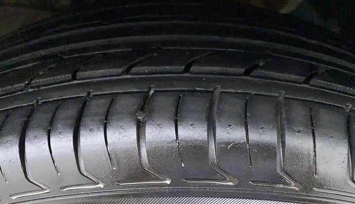 2015 Hyundai Creta 1.6 SX PLUS PETROL, Petrol, Manual, 60,253 km, Right Front Tyre Tread