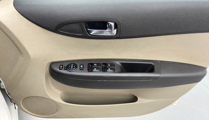 2012 Hyundai i20 SPORTZ 1.2 VTVT, Petrol, Manual, 80,651 km, Driver Side Door Panels Control