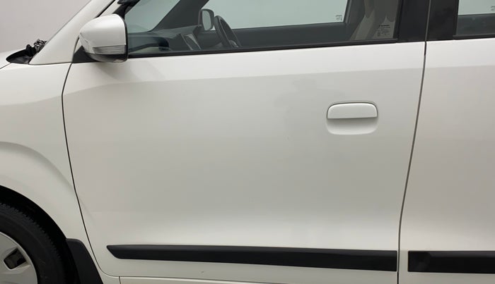 2019 Maruti New Wagon-R ZXI 1.2 AMT, Petrol, Automatic, 21,383 km, Front passenger door - Slightly dented