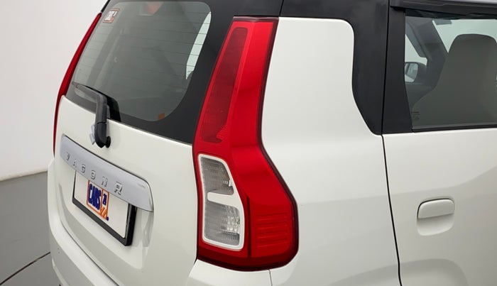 2019 Maruti New Wagon-R ZXI 1.2 AMT, Petrol, Automatic, 21,383 km, Right tail light - Minor scratches