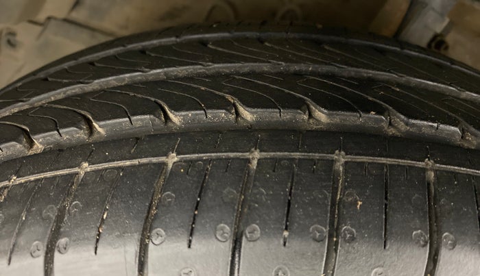 2017 Maruti Ciaz SIGMA 1.4 VVT, Petrol, Manual, 65,908 km, Left Front Tyre Tread