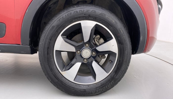 2018 Tata NEXON XZA+ 1.5 Dual Tone, Diesel, Automatic, 27,857 km, Right Front Wheel