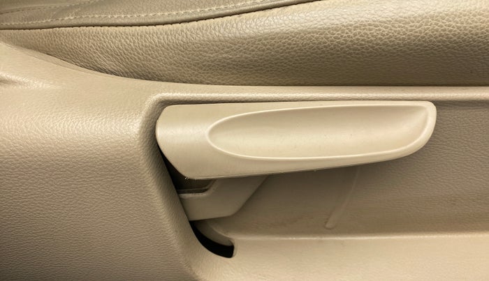 2018 Volkswagen Ameo COMFORTLINE 1.0, Petrol, Manual, 50,876 km, Driver Side Adjustment Panel