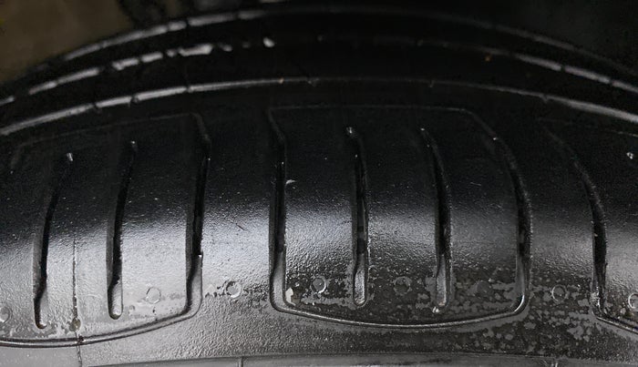 2018 Volkswagen Ameo COMFORTLINE 1.0, Petrol, Manual, 50,876 km, Right Front Tyre Tread