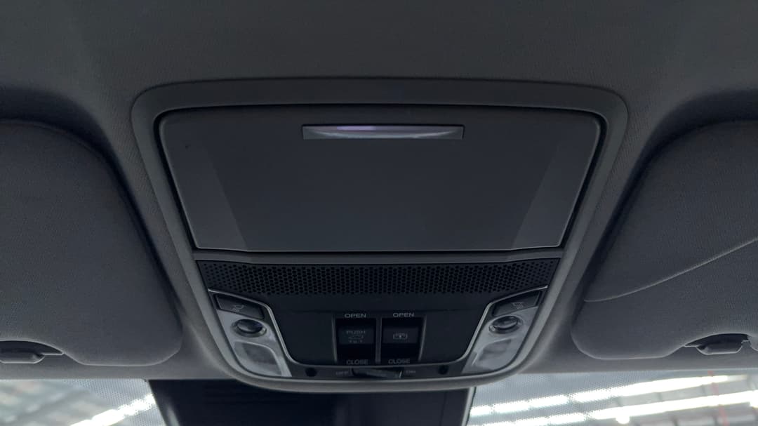 On-Roof Controls/Sunglass holder