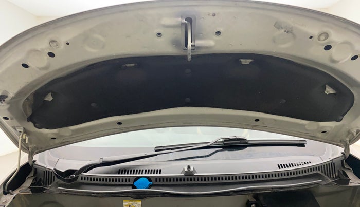 2018 Datsun Redi Go T (O), Petrol, Manual, 17,530 km, Bonnet (hood) - Insulation cover has minor damage