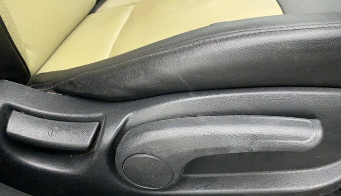 2017 Hyundai Elite i20 ASTA 1.2, Petrol, Manual, 24,418 km, Driver Side Adjustment Panel