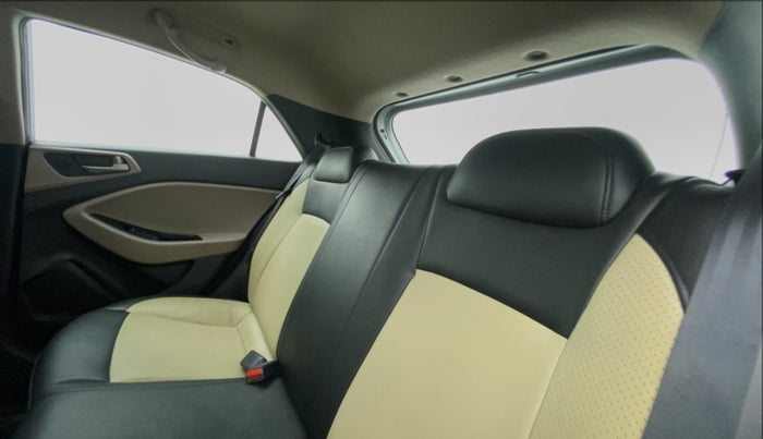 2017 Hyundai Elite i20 ASTA 1.2, Petrol, Manual, 24,418 km, Right Side Rear Door Cabin