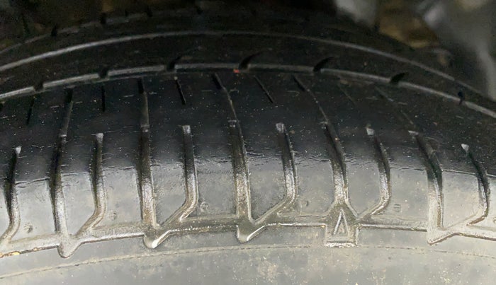 2017 Hyundai Elite i20 ASTA 1.2, Petrol, Manual, 24,418 km, Left Rear Tyre Tread