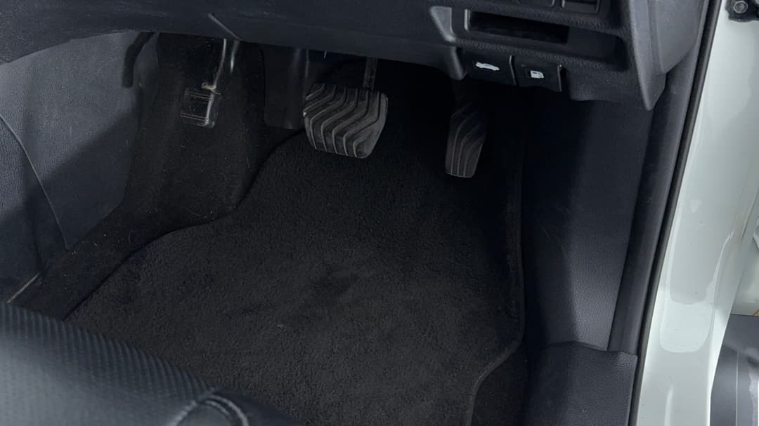 2018 Nissan X-trail St-l 7 Seat (2WD), Automatic, 109831 km, Pedals and Footmat