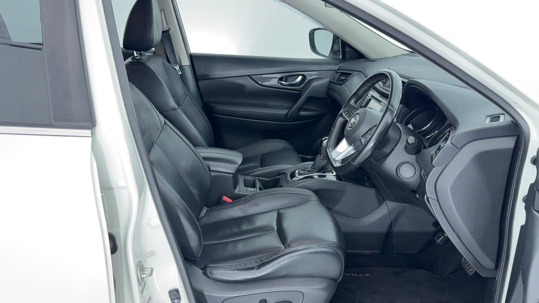 2018 Nissan X-trail St-l 7 Seat (2WD), Automatic, 109831 km, Right Side Front Door Cabin View