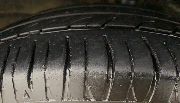 2015 Maruti Wagon R 1.0 VXI, Petrol, Manual, 57,940 km, Left Front Tyre Tread
