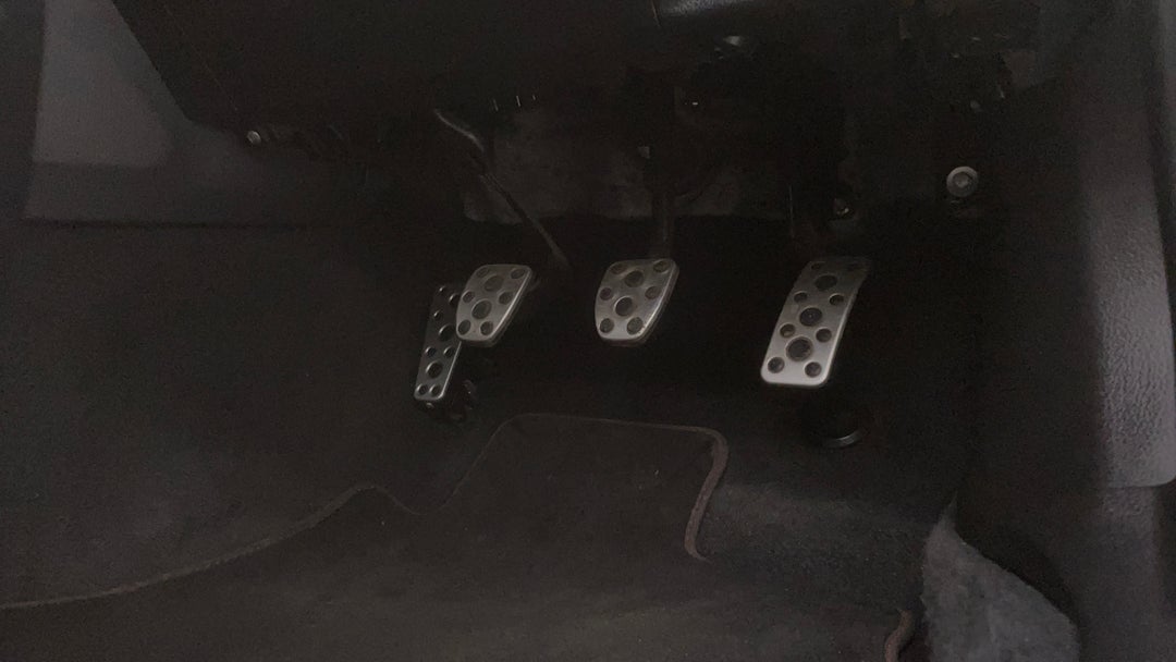 2017 Subaru WRX Premium (awd), Manual, 73569 km, Pedals and Footmat