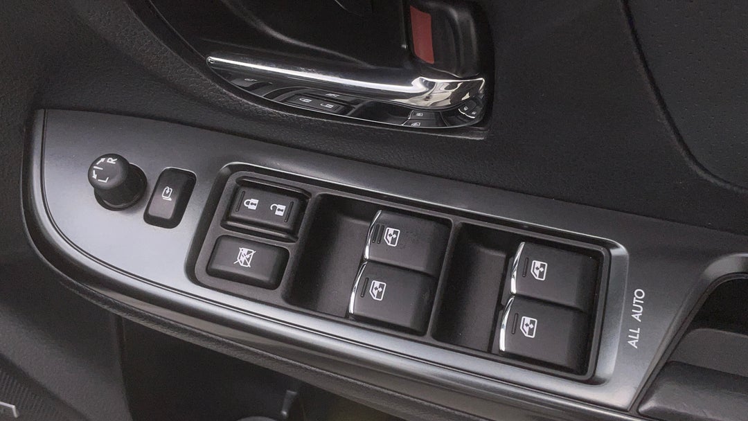 2017 Subaru WRX Premium (awd), Manual, 73569 km, Drivers Side Door Panel Controls