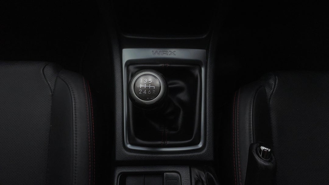 2017 Subaru WRX Premium (awd), Manual, 73569 km, Gear Lever 