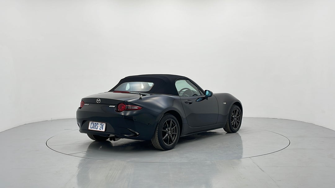 Right Back Diagonal (45- Degree) View