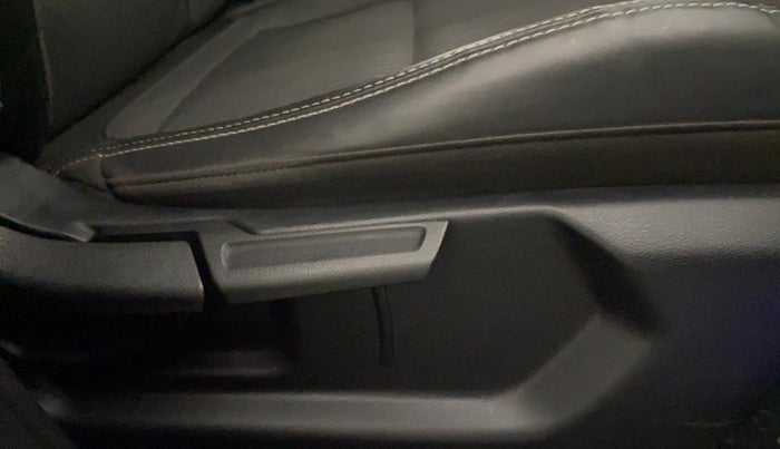 2021 Hyundai VENUE SX 1.0 (O) TURBO, Petrol, Manual, 10,109 km, Driver Side Adjustment Panel