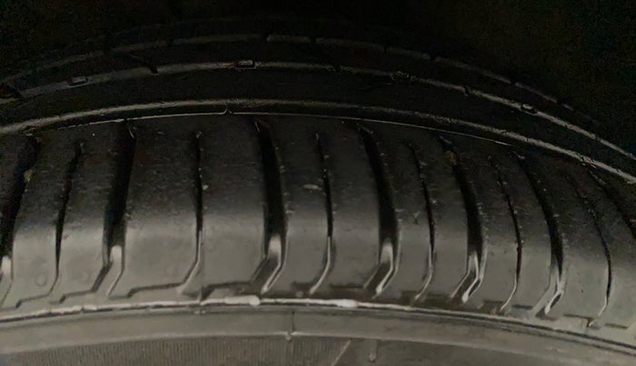 2021 Hyundai VENUE SX 1.0 (O) TURBO, Petrol, Manual, 10,109 km, Right Front Tyre Tread