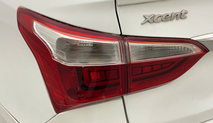 2018 Hyundai Xcent S 1.2, CNG, Manual, 1,19,547 km, Left tail light - Minor damage