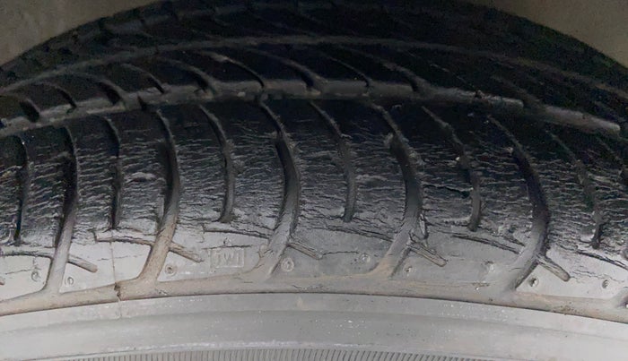 2015 Maruti Celerio VXI AGS, Petrol, Automatic, 17,993 km, Right Front Tyre Tread