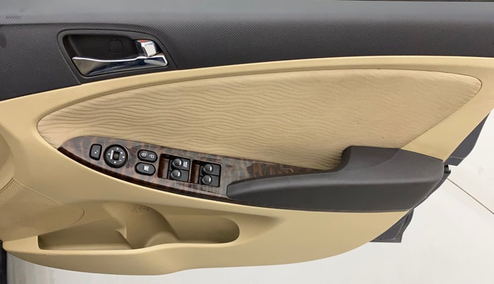 2014 Hyundai Verna FLUIDIC 1.6 VTVT SX, Petrol, Manual, 44,127 km, Driver Side Door Panels Control