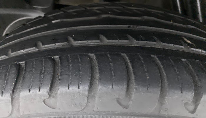 2015 Nissan Terrano XL 85 PS DEISEL, Diesel, Manual, 83,412 km, Right Rear Tyre Tread