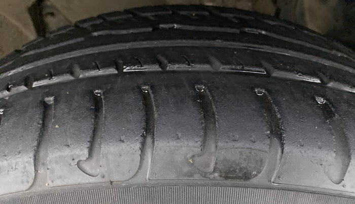 2015 Nissan Terrano XL 85 PS DEISEL, Diesel, Manual, 83,412 km, Left Front Tyre Tread