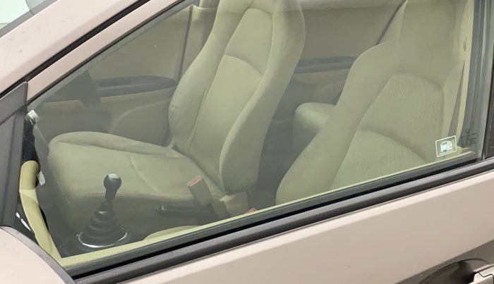 2014 Honda Amaze 1.2L I-VTEC SX, Petrol, Manual, 1,11,915 km, Front passenger door - Weather strip has minor damage