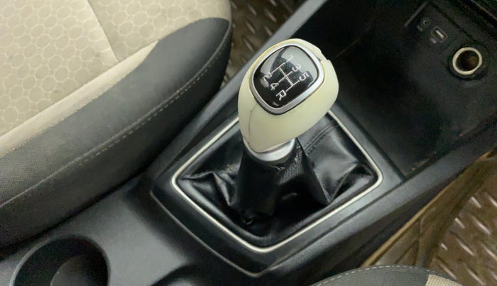 2015 Hyundai Elite i20 SPORTZ 1.2 (O), Petrol, Manual, 50,663 km, Gear lever - Knob has minor damage