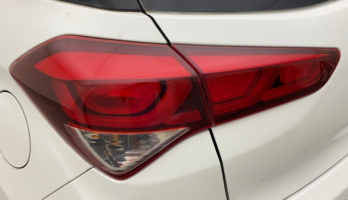 2015 Hyundai Elite i20 SPORTZ 1.2 (O), Petrol, Manual, 50,663 km, Left tail light - Minor scratches