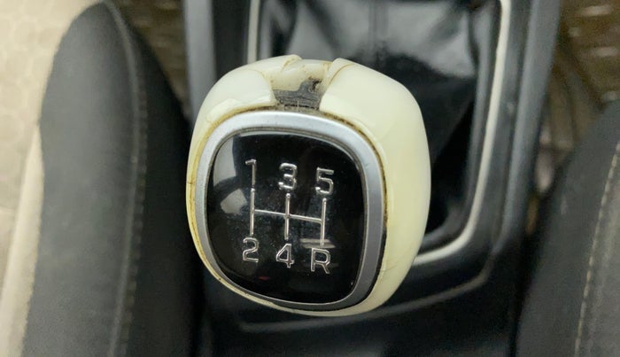 2015 Hyundai Elite i20 SPORTZ 1.2 (O), Petrol, Manual, 50,663 km, Gear lever - Knob cover torn