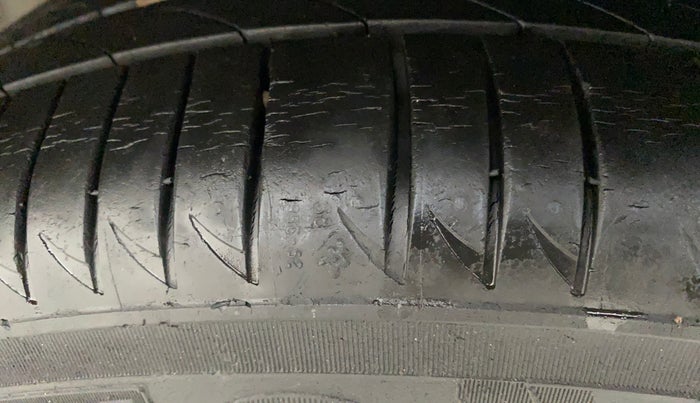 2015 Hyundai Elite i20 SPORTZ 1.2 (O), Petrol, Manual, 50,663 km, Left front tyre - Minor crack