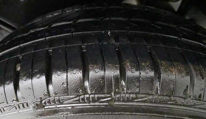 2016 Maruti Swift ZXI D, Petrol, Manual, 81,802 km, Left Rear Tyre Tread